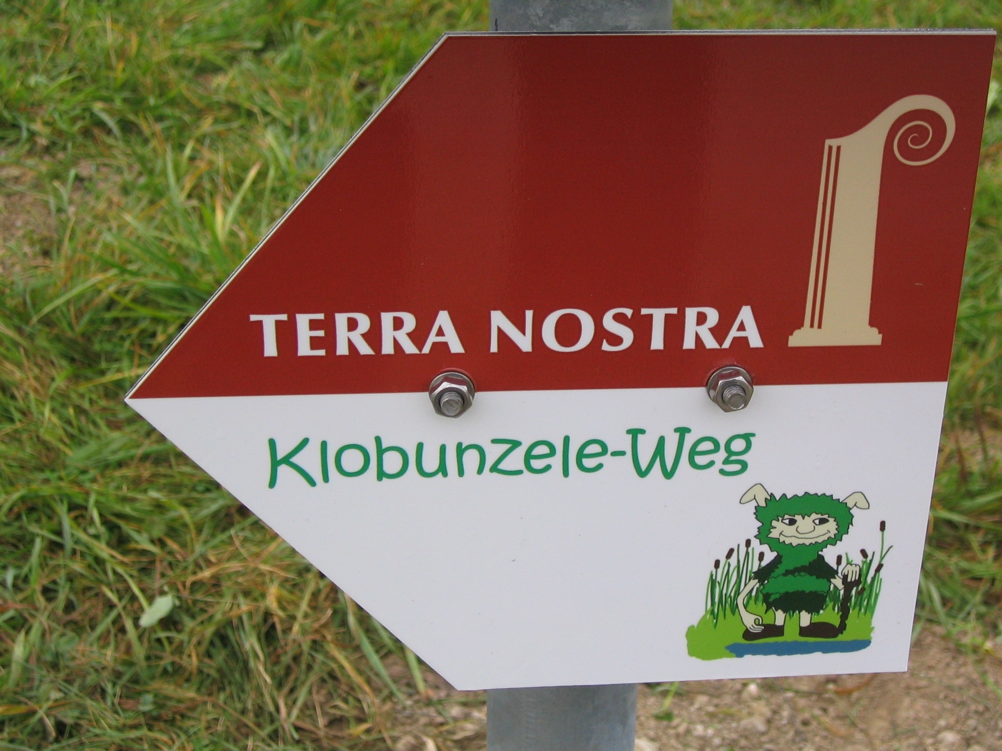 Schild Terra Nostra I und Klobunzeleweg | © JBC Fischer - Förderverein Römerbad Marktoberdorf e.V.